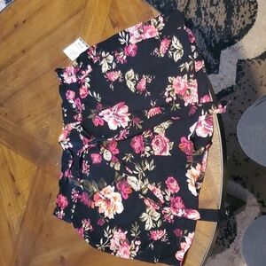 🐻   Ambiance Apparel Shorts Size L